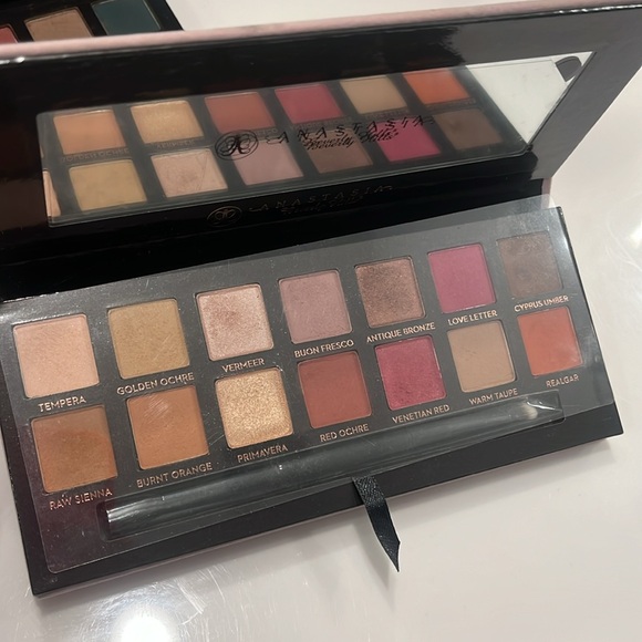 Anastasia Beverly Hills - Picture 3 of 4